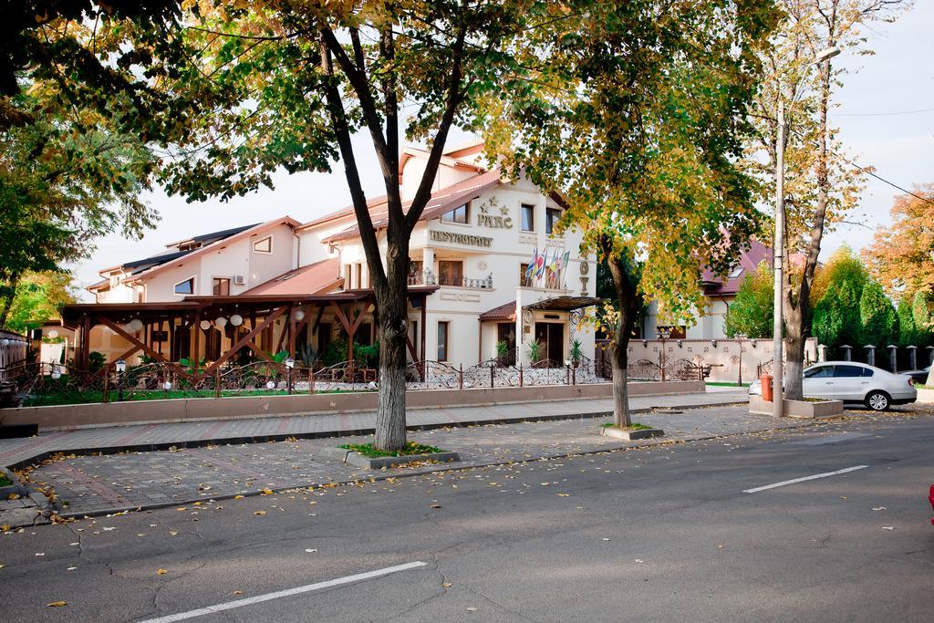 Hotel Parc Tecuci Exteriér fotografie